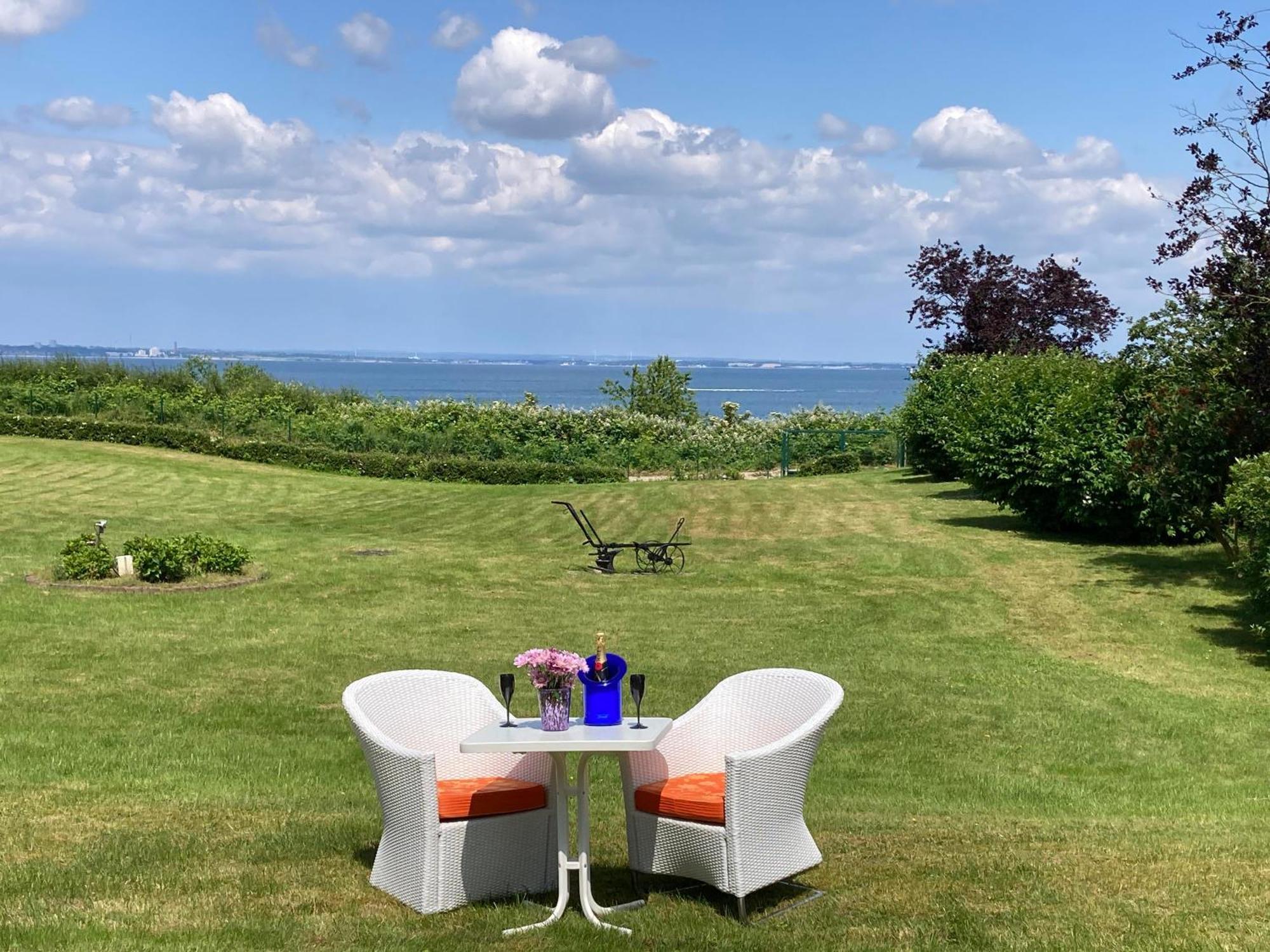 Meerblick-ostsee * Lübeck